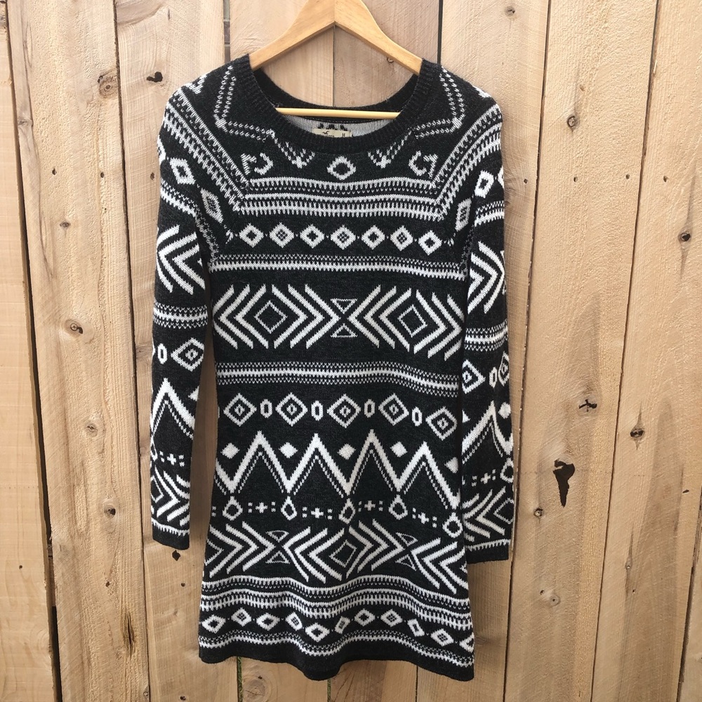 Hollister Grey and White Sweater Dress